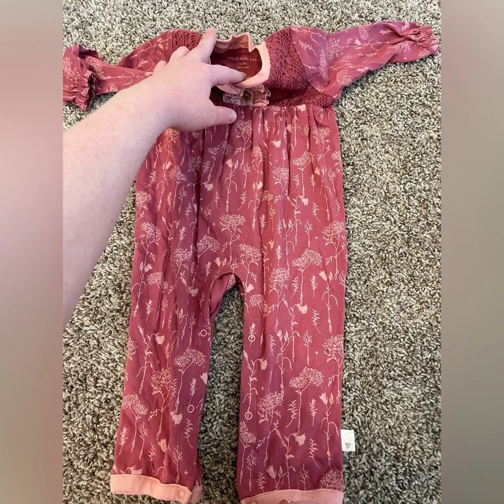 Bundle of 6 pieces girls onesies 6-12 months